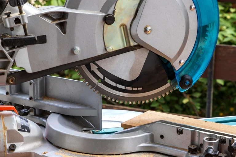 10 inch vs 12 inch miter saw