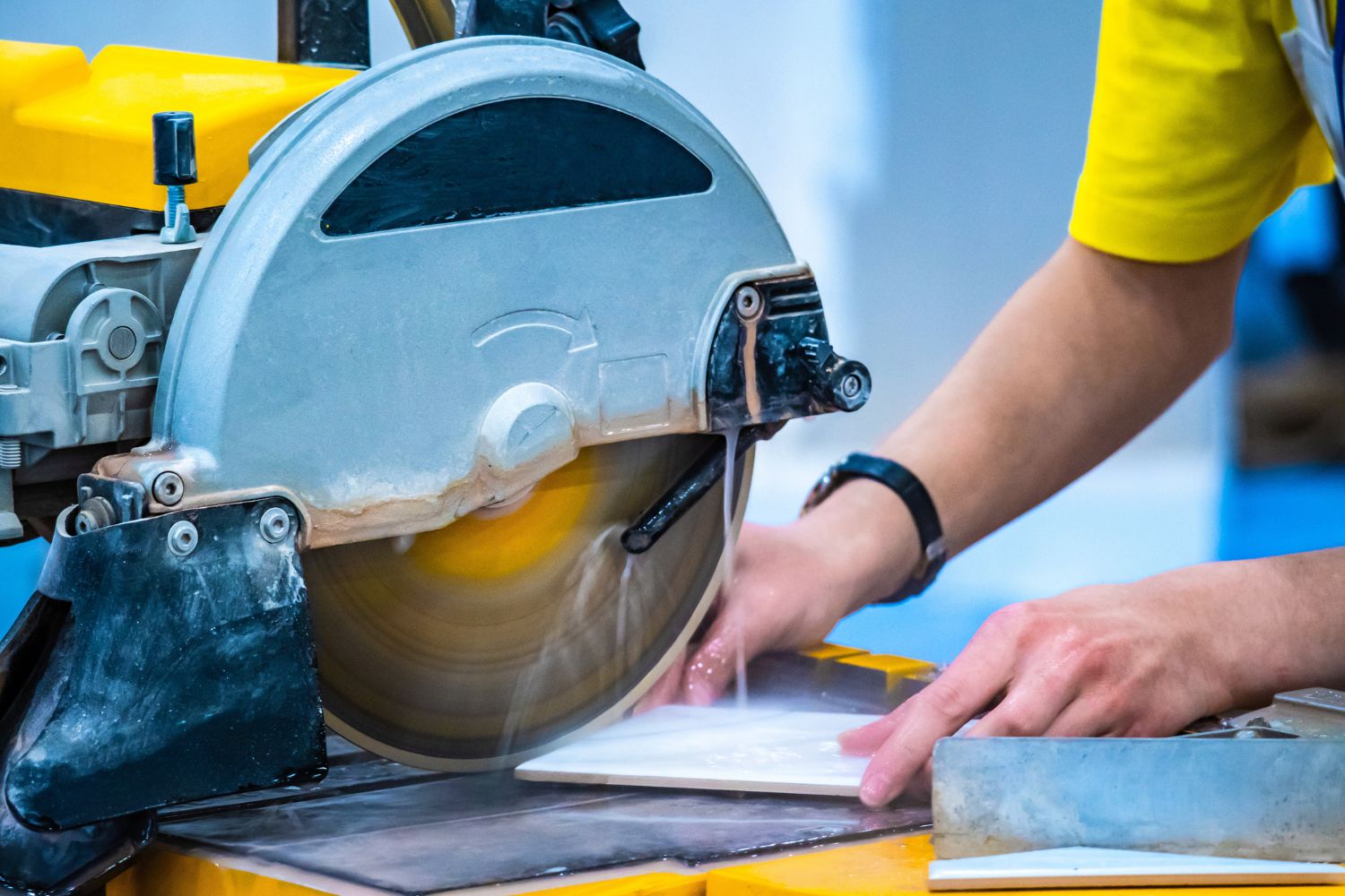 How to Use a Wet Tile Saw and avoid the manual snap tile cutter to cut your tile