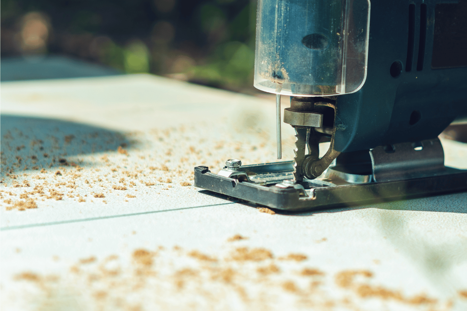 How to Use a Jigsaw Tool - A Comprehensive Guide