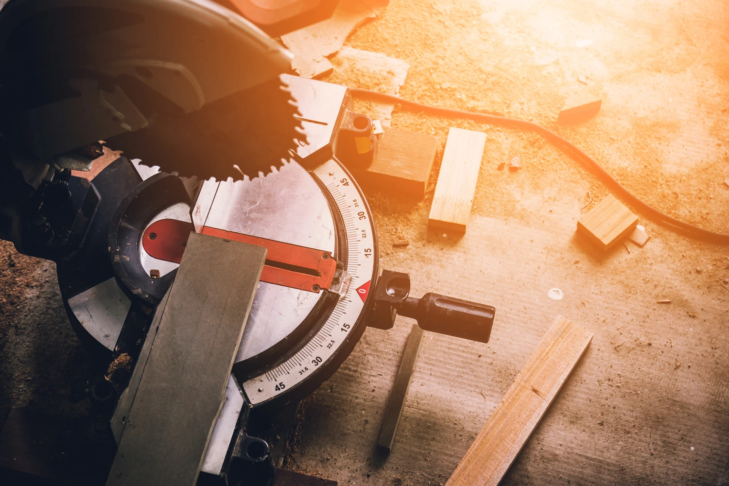 How to Clean and Maintain your Miter Saw