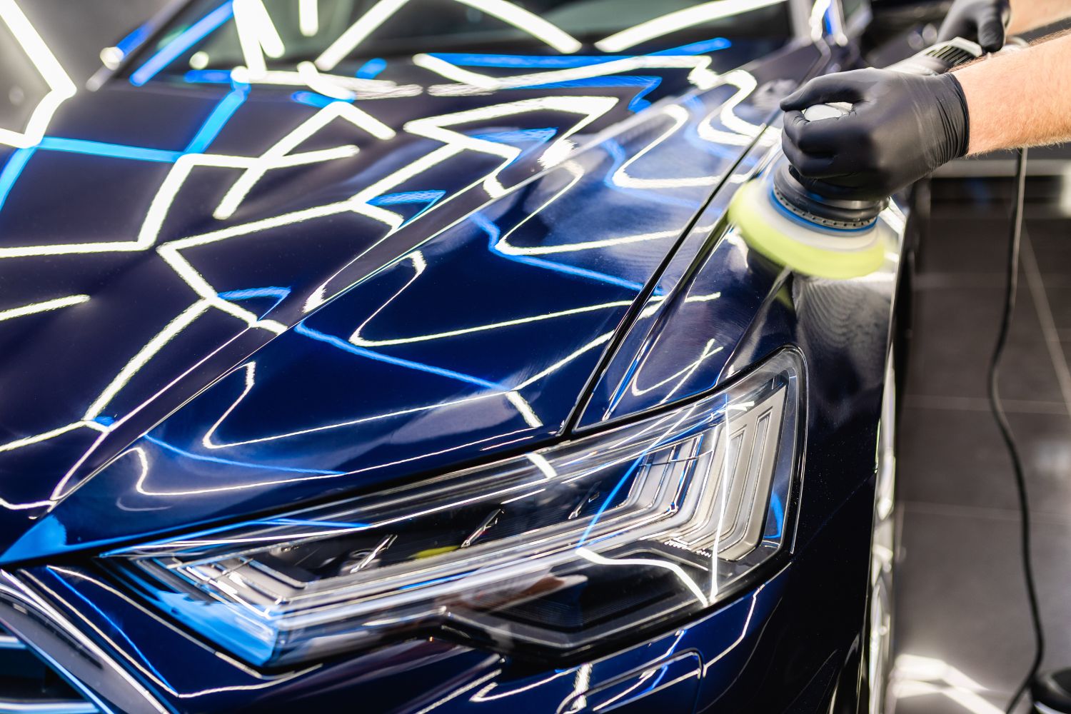 How to Polish a Car Like a Pro for a Showroom Shine