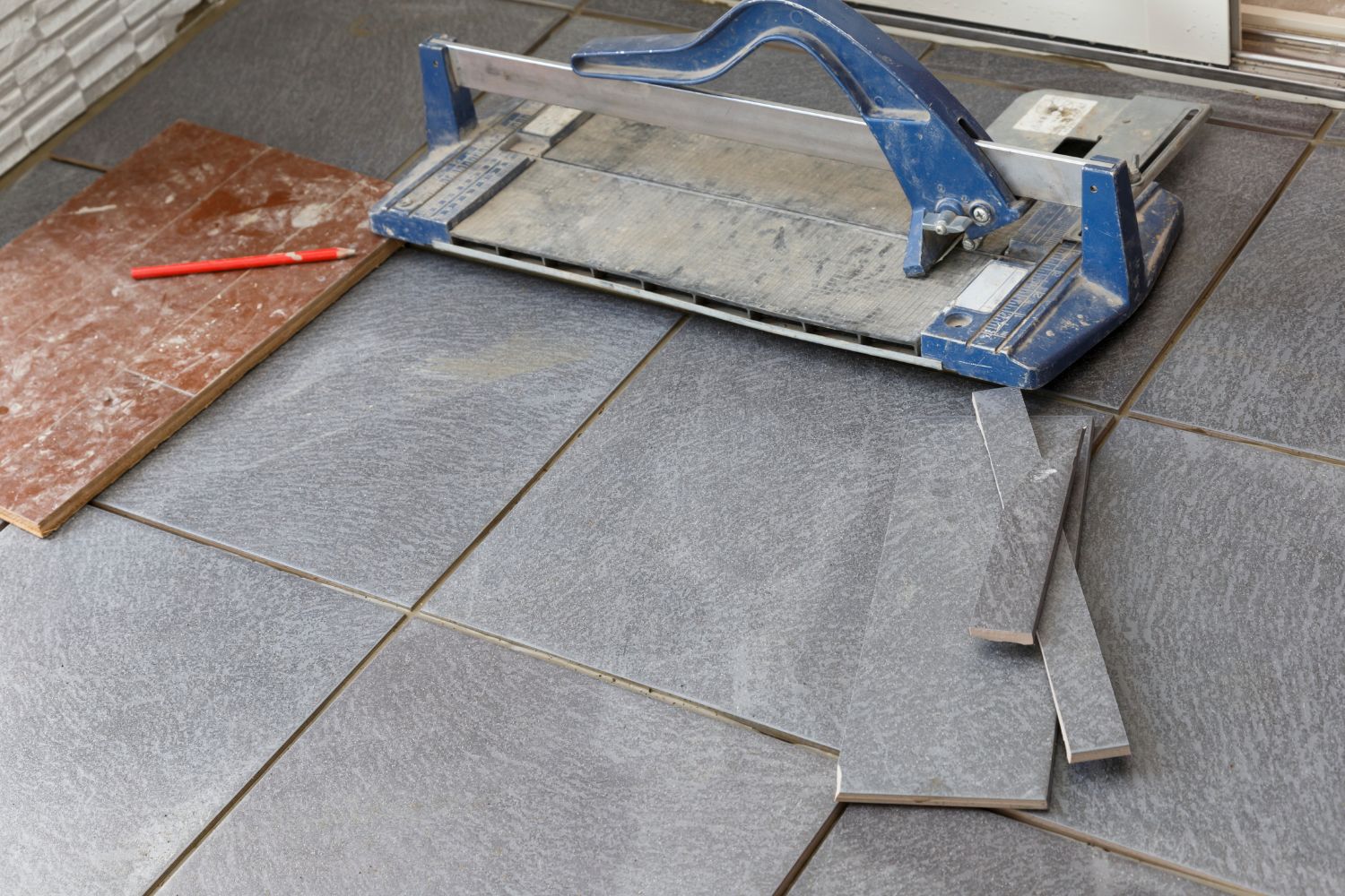 How to cut tile without a wet saw - ways to cut or break the tile.