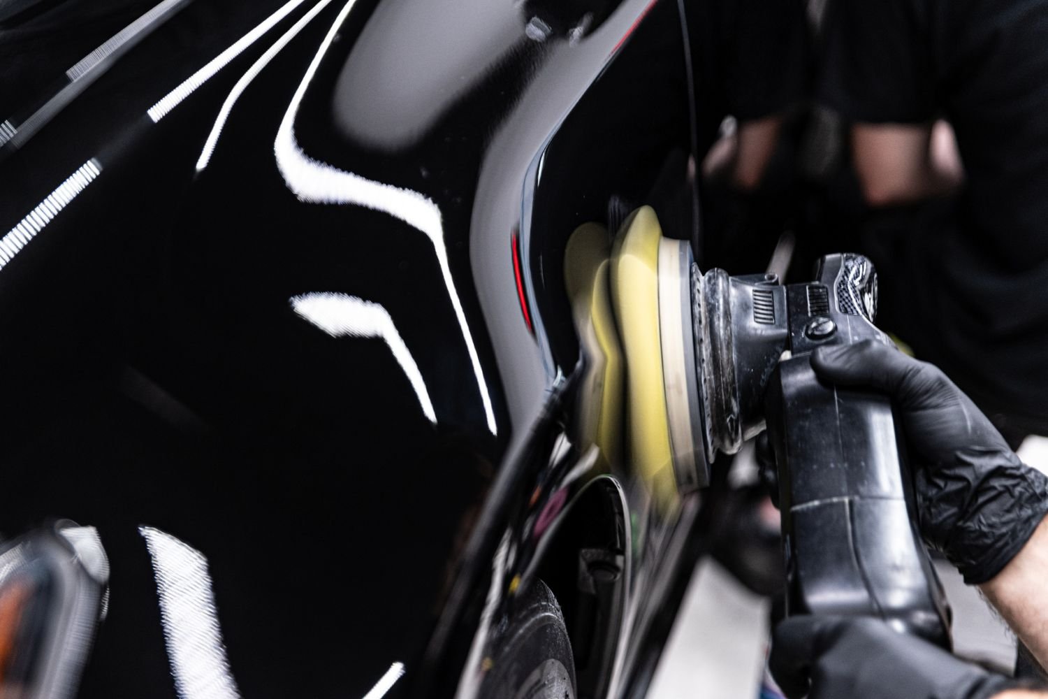 How to Polish a Car Like a Pro for a Showroom Shine