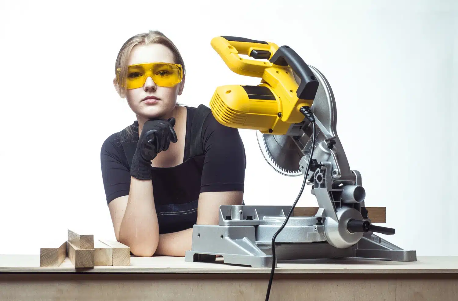 Corded vs cordless miter saw - which is better for you?